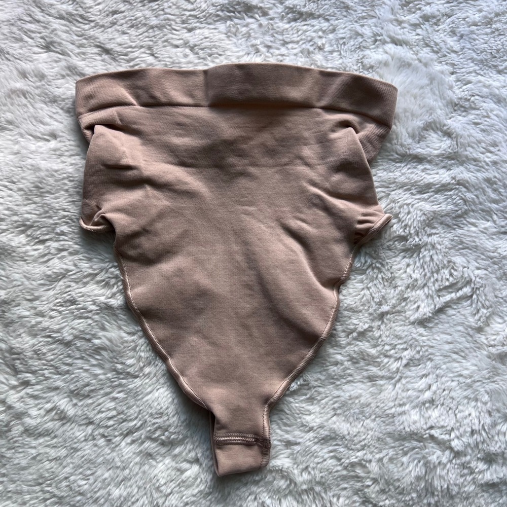 Skims Sculpting Mid Waist Thong Clay Tan Nude Shapewear Womens Size Small NWOT